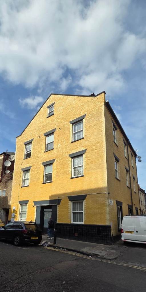 Refurbished Warehouse Conversion - 3 Bedroom Flat in Hackney