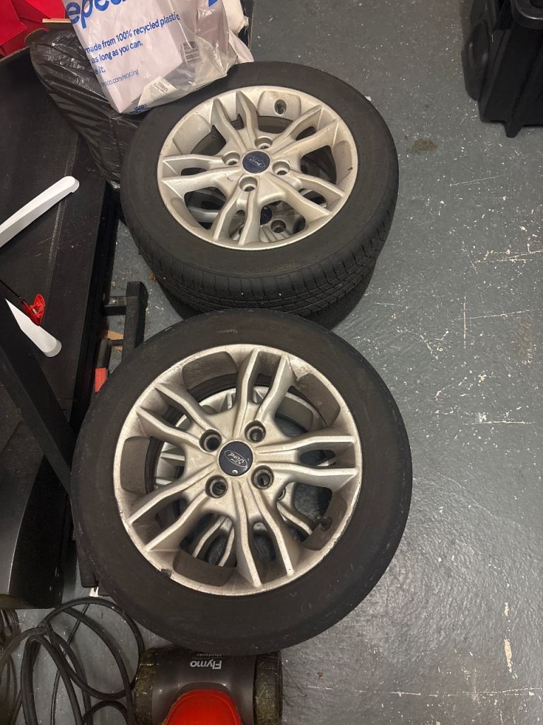 Ford Fiesta Silver Wheels 