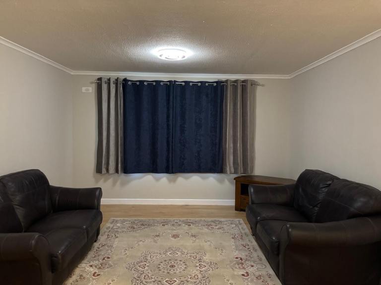 3 bedroom and large storage in G4 0PW