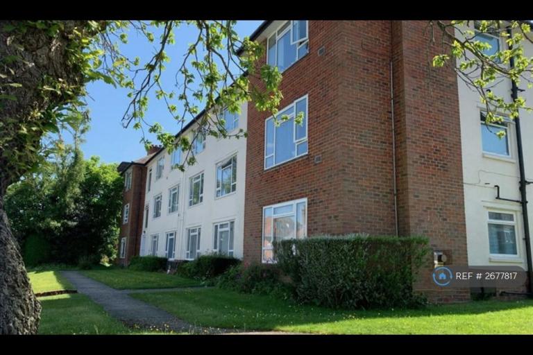 2 bedroom flat in Burnaby Road, Bournemouth, BH4 (2 bed) (#2677817)
