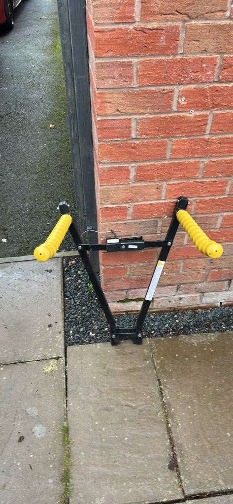Bike rack for tow bar