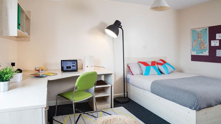 Student Accommodation Takeover: En-suite in Somerset court (Zone 1) 