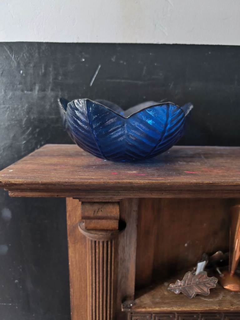 Mid Century Blue Glass Leaf Design Bowl – Good Condition