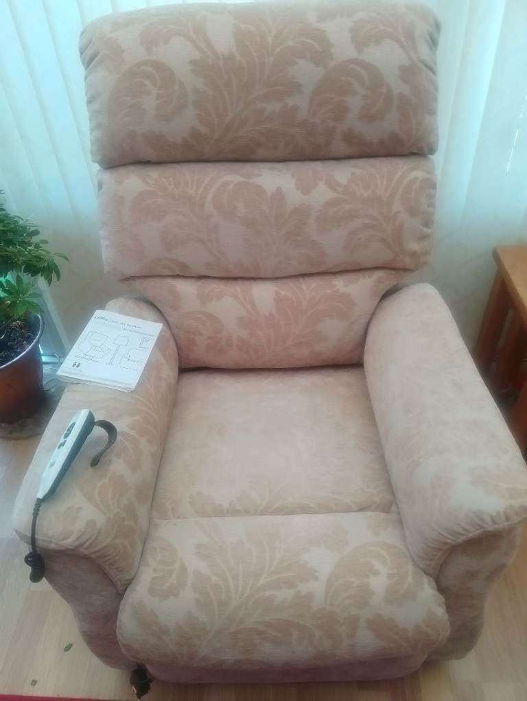 CareCo Rise Recliner Chair 