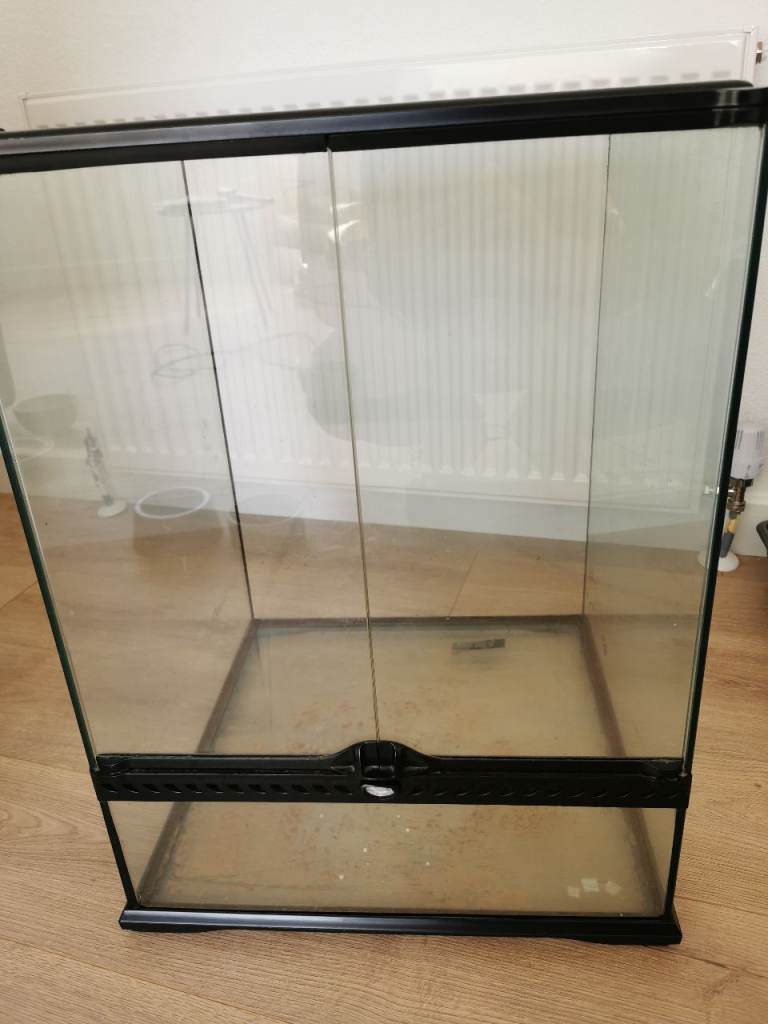 45x45x60 Exo terra Reptile Vivarium with accessories. 