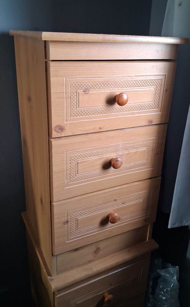 2 x bedside drawers