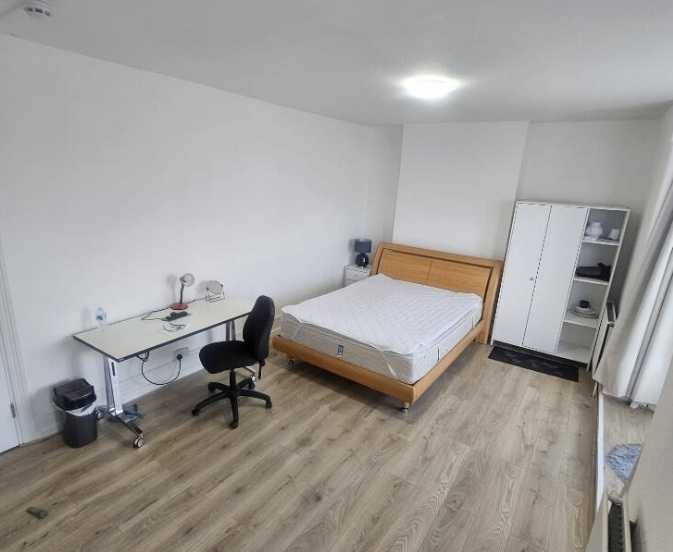Spacious Double Room East Ham £850/pm - Bills Inc | Garden | E6!