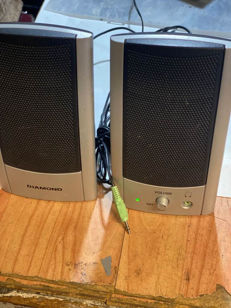 DIAMONG AMPLIFIED STEREO SPEAKERS 