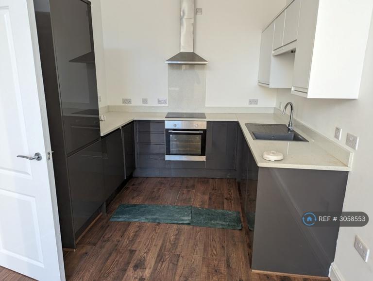 1 bedroom flat in Midland Road, Wellingborough, NN8 (1 bed) (#3058553)
