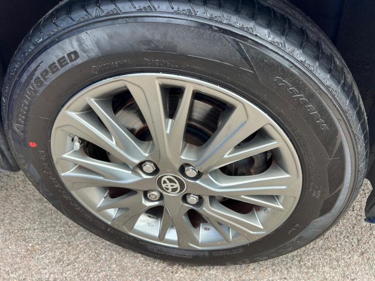 2017 Toyota Yaris 1.5 VVT-i Icon Tech Euro 6 5dr HATCHBACK Petrol Manual