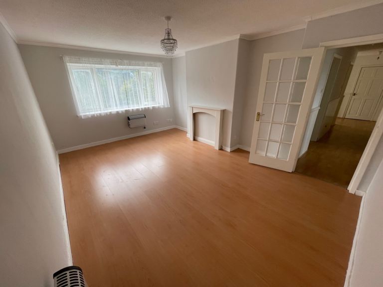 Large 2 Bedroom Property available immediately. Unfurnished