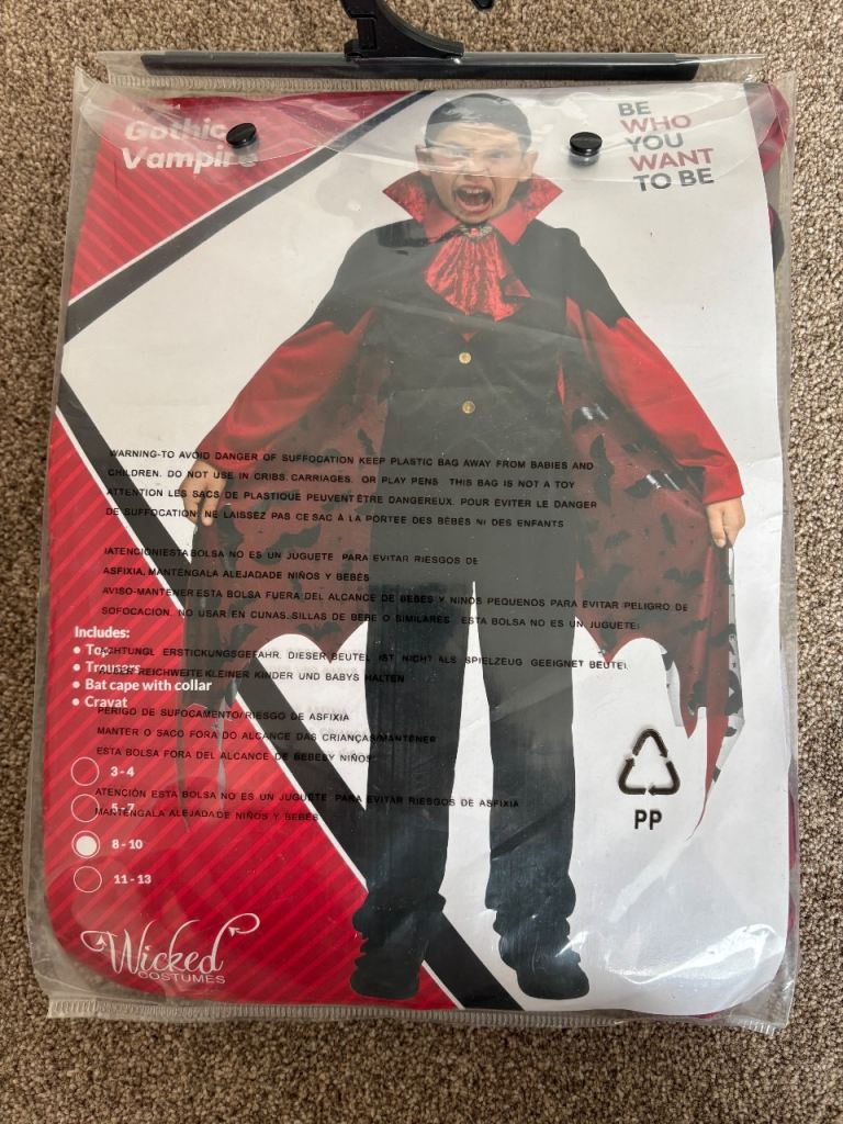 Vampire fancy dress 