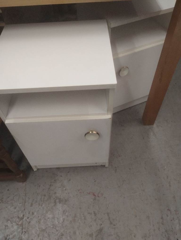 X2 bedside cabinets 