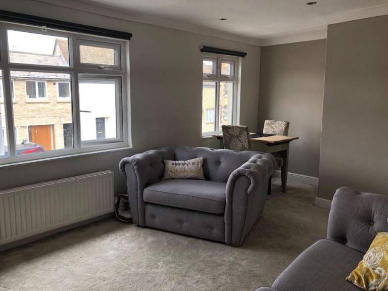 A lovely bright top floor 1 bed flat in Witney Town Centre