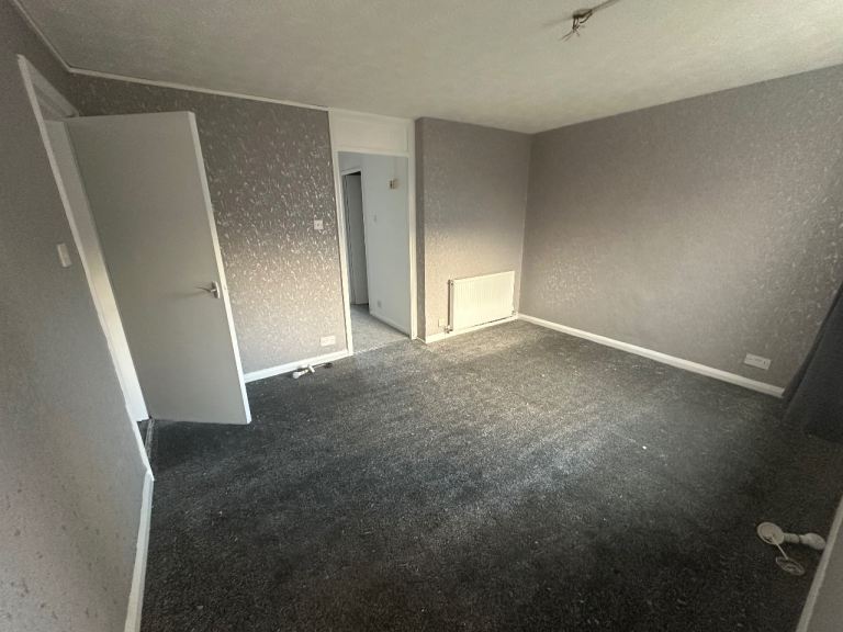 1 Bedroom Flat Apartment available to rent Oldham Manchester Carpeted double glazed windows 
