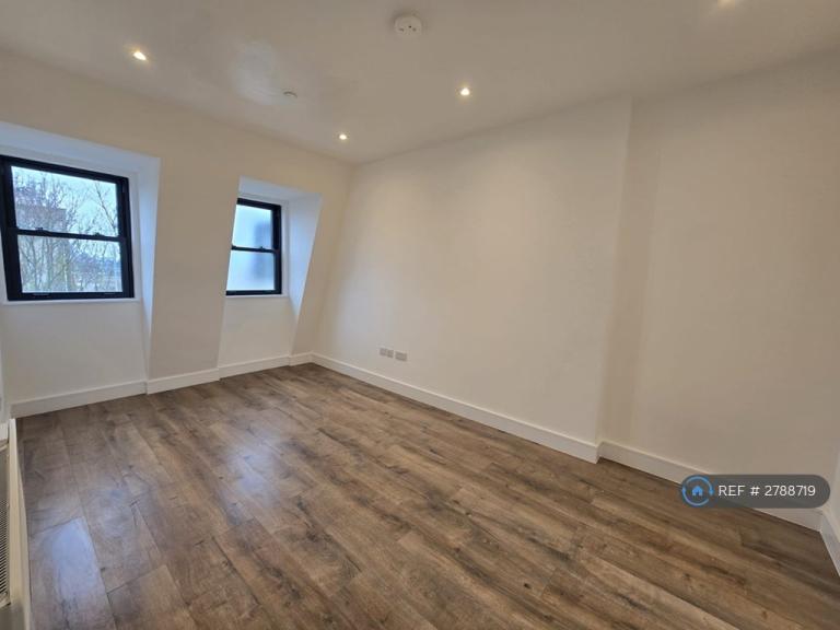 2 bedroom flat in Parkhurst Court, London, N7 (2 bed) (#2788719)