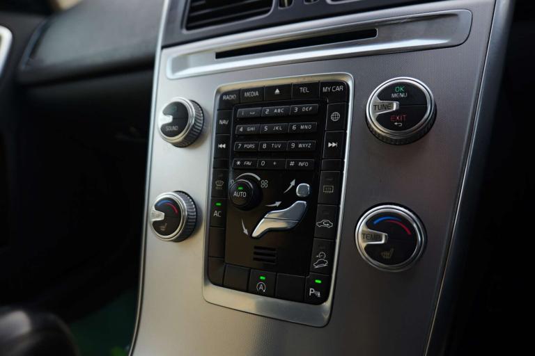 2016 Volvo XC60 2.4 XC60 SE Luxury Nav D5 AWD 4WD 5dr SUV Diesel Manual