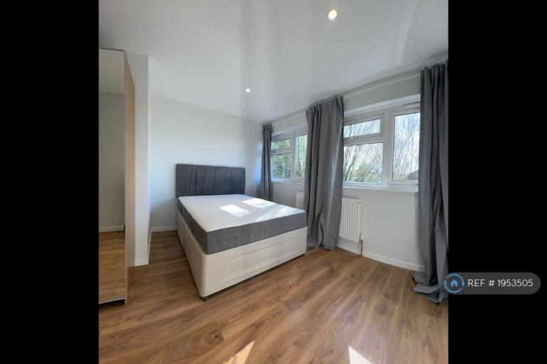 1 bedroom in Sennen Walk, London, SE9 (#1953505)