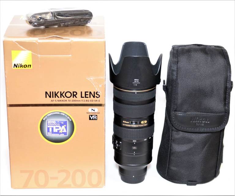 Nikon AF-S NIKKOR 70-200mm f/2.8G ED VR II Lens in excellent condition