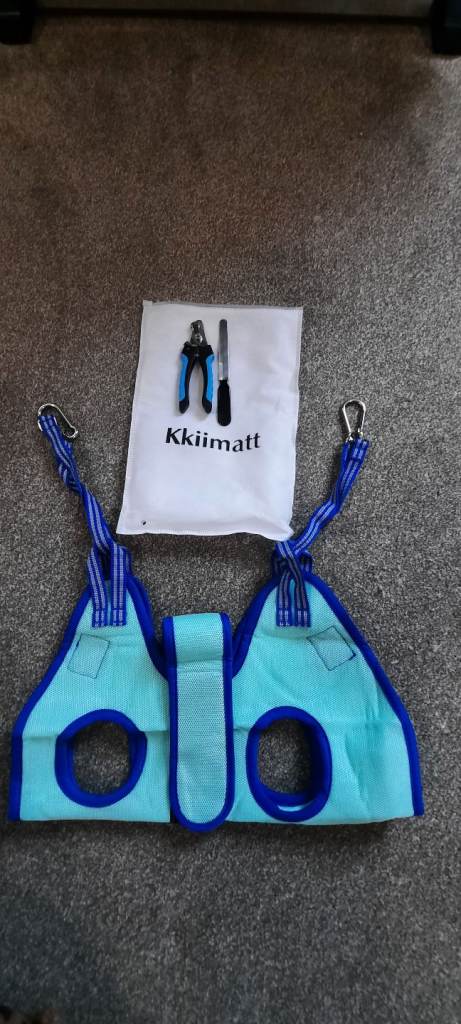 Small cat/dog grooming kit and harness