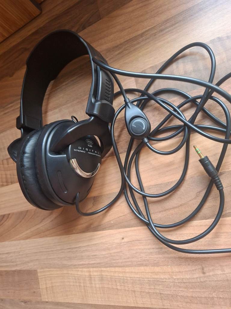 ROSS Digital Over-Ear Headphones with Volume Remote