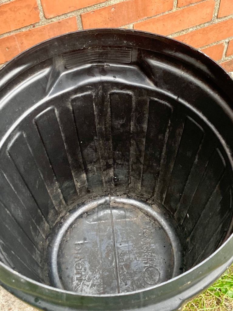 Robust 80l black plastic bin with lid
