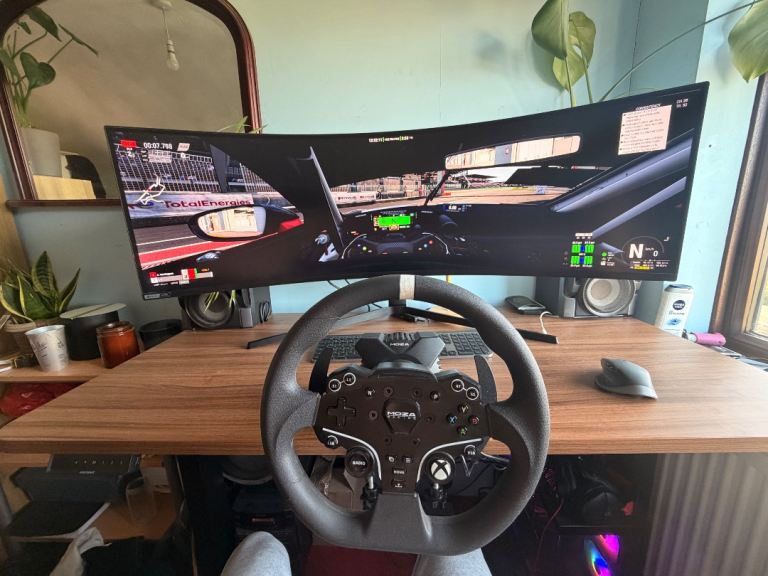 MOZA R3 Racing Wheel and Pedals - Xbox Compatible