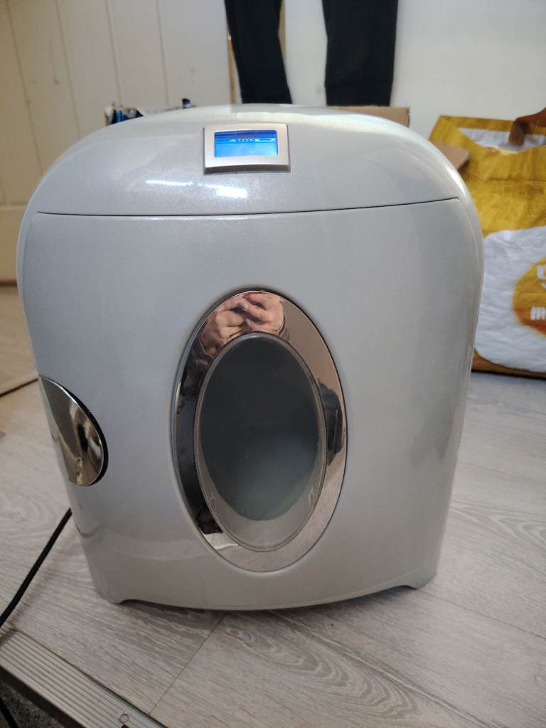 Mini fridge cooler / warmer 