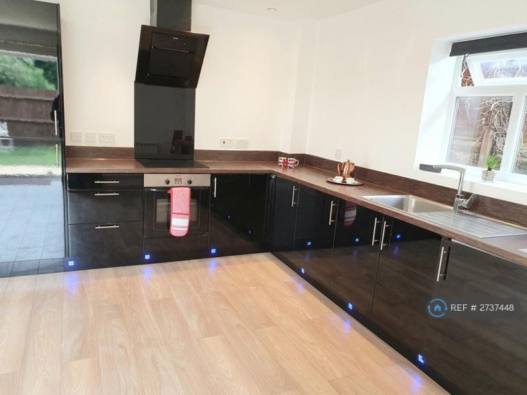 1 bedroom flat in Chapel Court, Bromsgrove, B61 (1 bed) (#2737448)