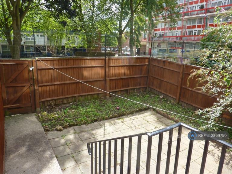 3 bedroom flat in Earlsferry Way, London, N1 (3 bed) (#2859759)