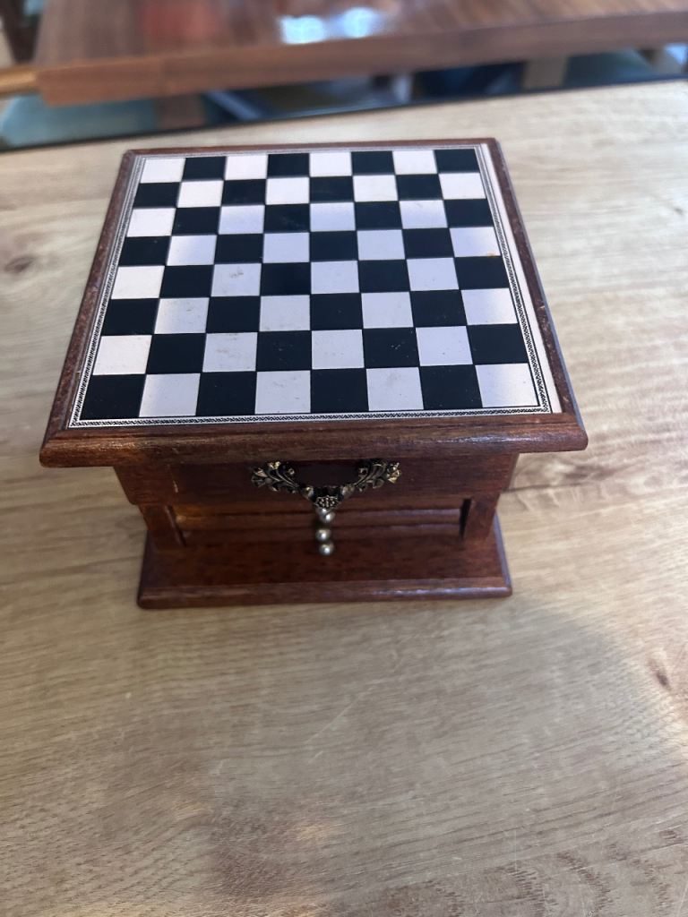 Vintage  wooden jewelry box 
