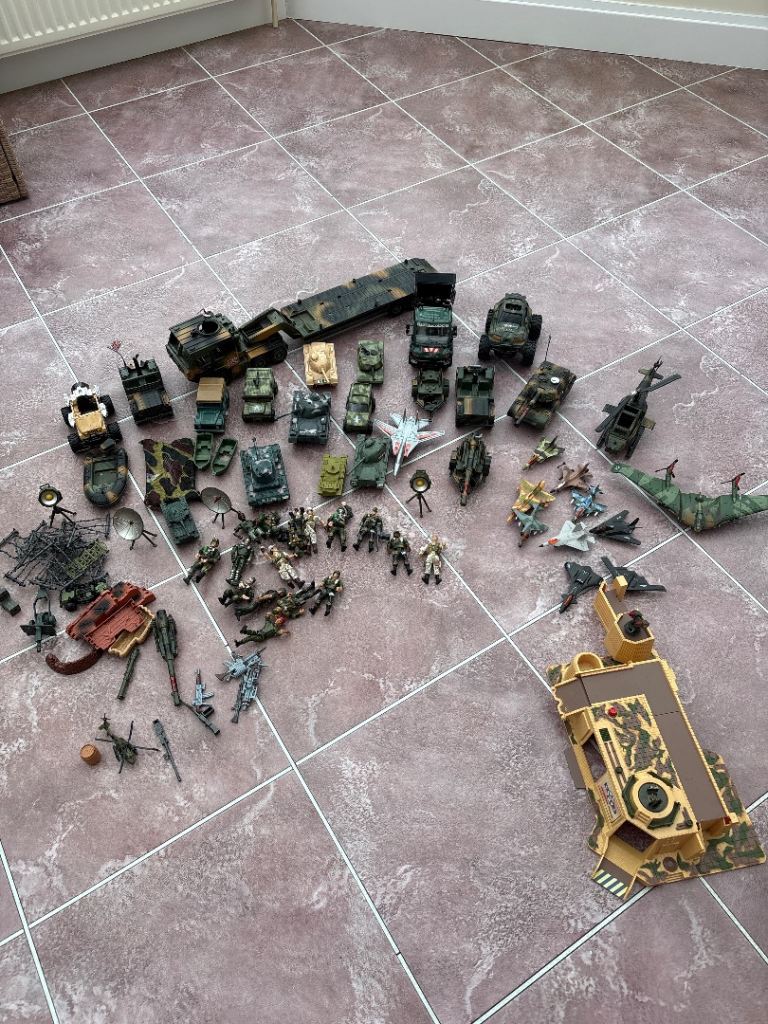 Toy soldiers and various vehicles job lot