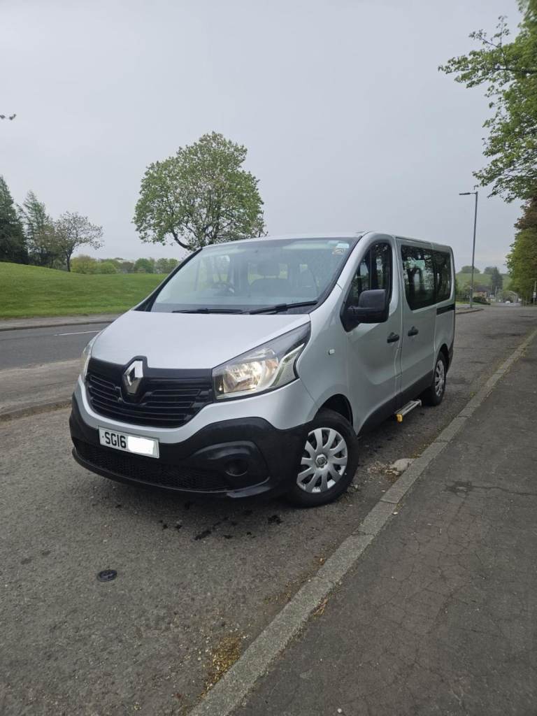 16/ reg Renault trafic 9 seats  minibus ulez comp sim vivaro transit custom relay boxer camper van