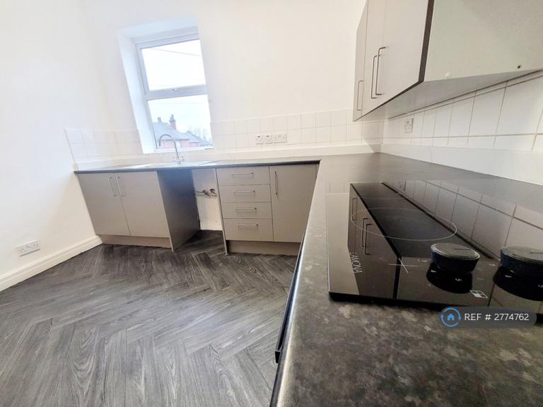 2 bedroom flat in Liverpool Road, Cadishead, Manchester, M44 (2 bed) (#2774762)