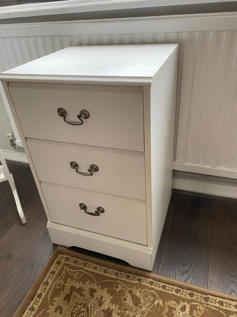 3 drawer chest