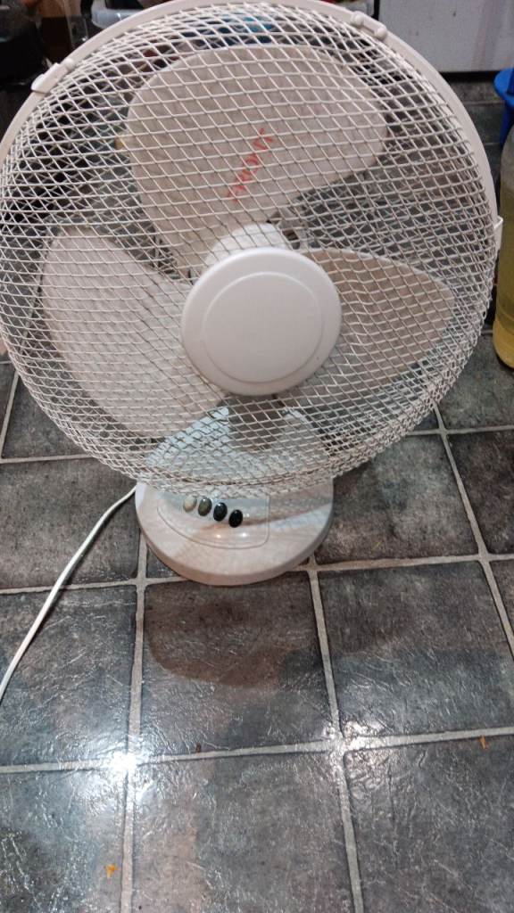 Desk Fan. White colour.