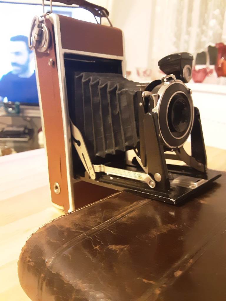 Vintage Folding Camera with Leather Case – Good Condition