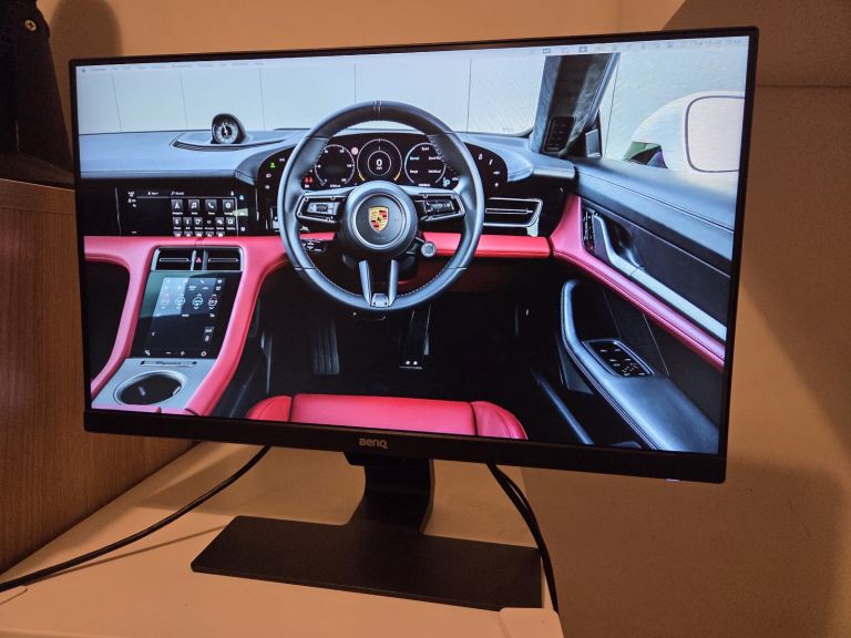 BenQ monitor 24inch (inbuilt 🔊 speakers)