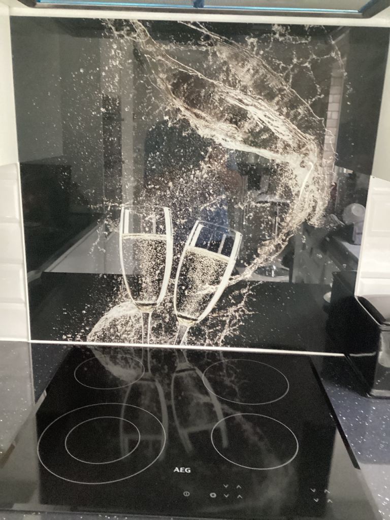 Champagne glasses splashback