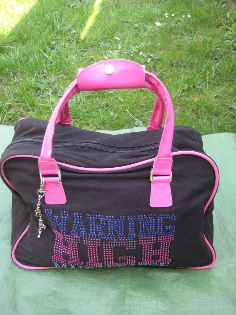 Goldigga High Maintenance Black Fabric with Pink Trim Holdall for £7.00