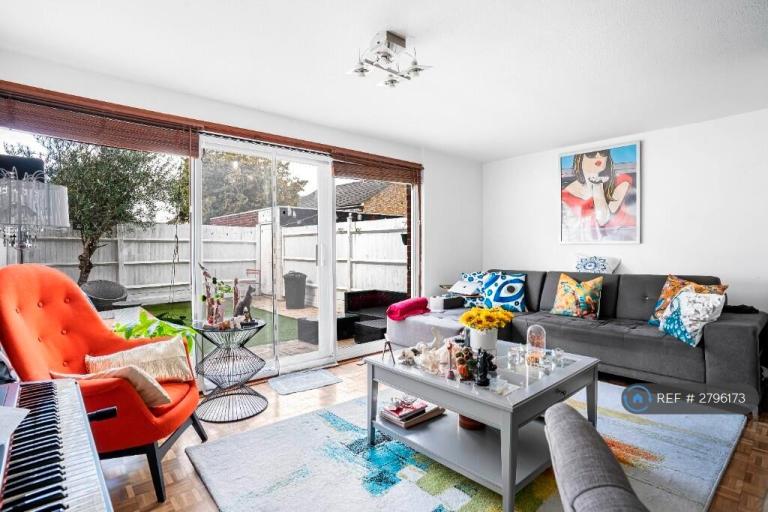 1 bedroom in Brierley Close, Norwood Junction, SE25 (#2796173)