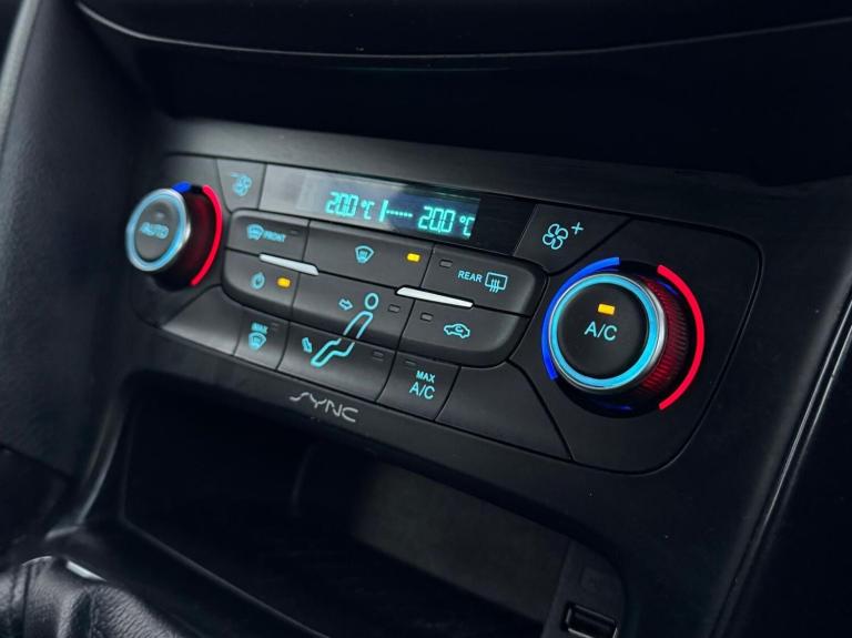 2015 Ford Focus 1.0T EcoBoost Titanium Euro 6 (s/s) 5dr HATCHBACK Petrol Manual