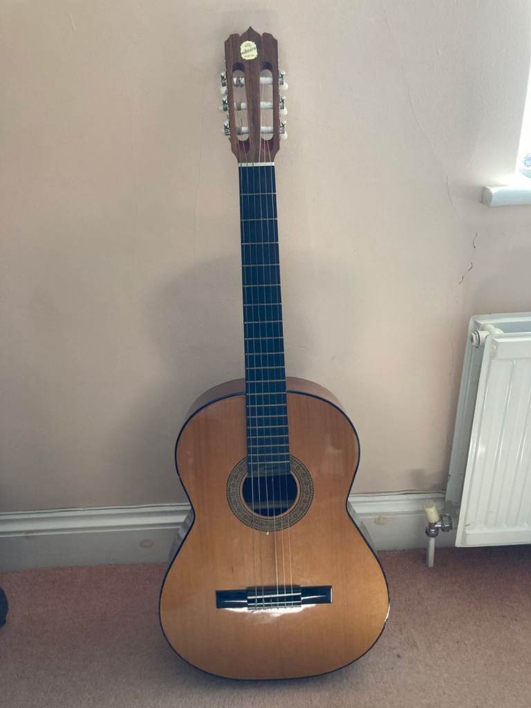 Vintage Admira Tapa Maciza Malaga Solid Top Classical Guitar