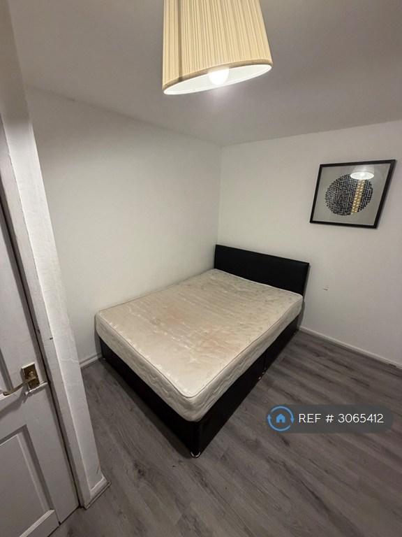 1 bedroom in Broom Gardens, Croydon, CR0 (#3065412)