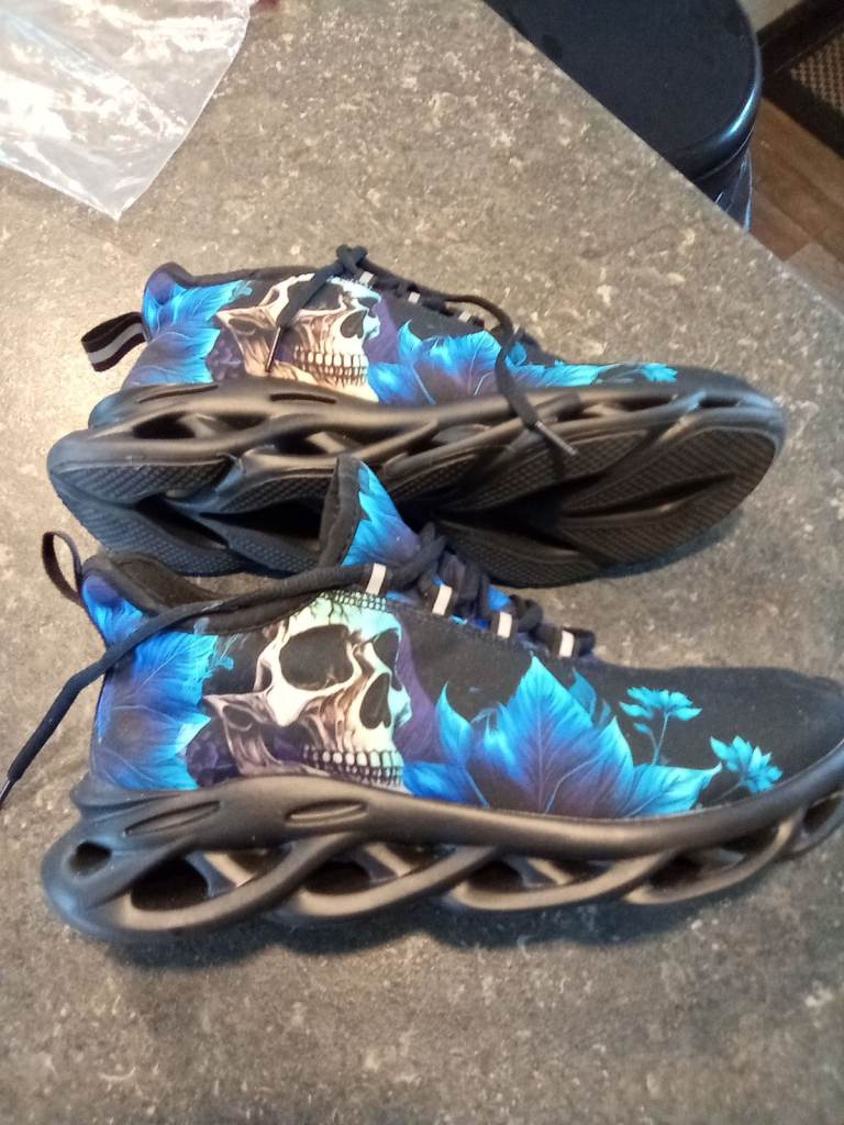 Skull,and blue flower trainers 