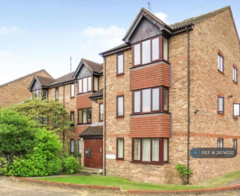 Studio flat in Trevose House, Slough, SL2 (#2674032)