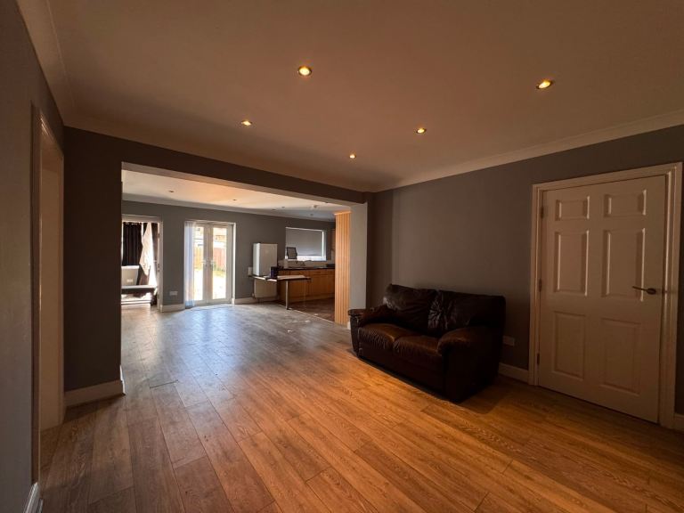 7 BED 4 BATH HMO - OPEN TO COMPANY LET 