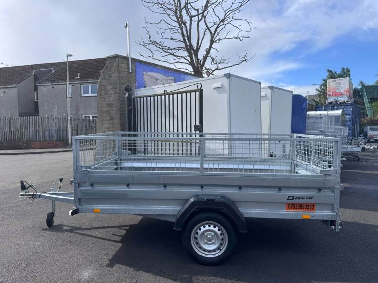 BRAND NEW 8,7FT X 4,4FT SINGLE AXLE TRAILER WITH 40CM MESH TIPPING 750KG