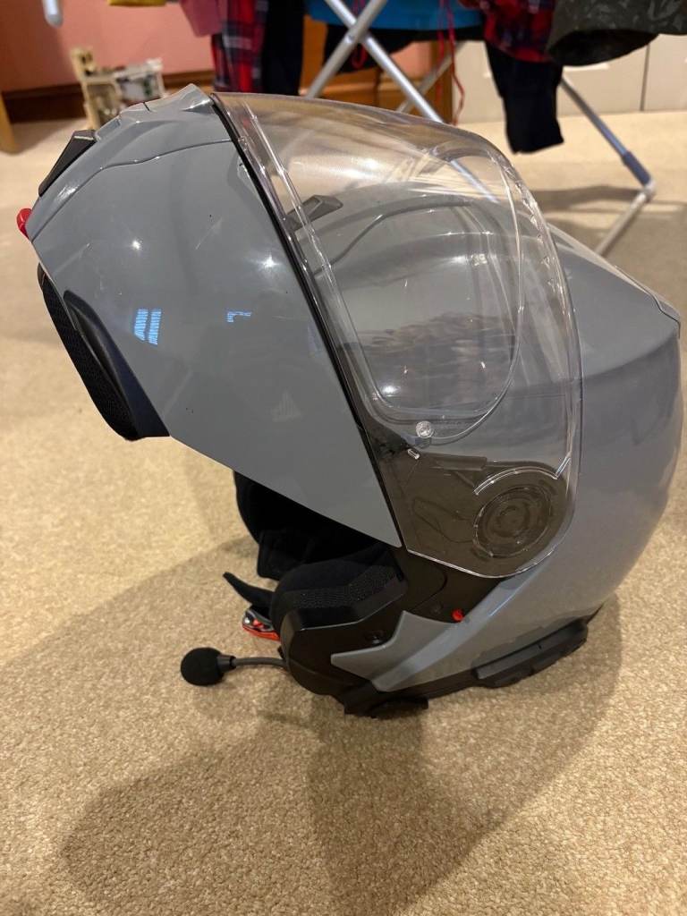 Schuberth C5 Helmet with integrated comms - never worn