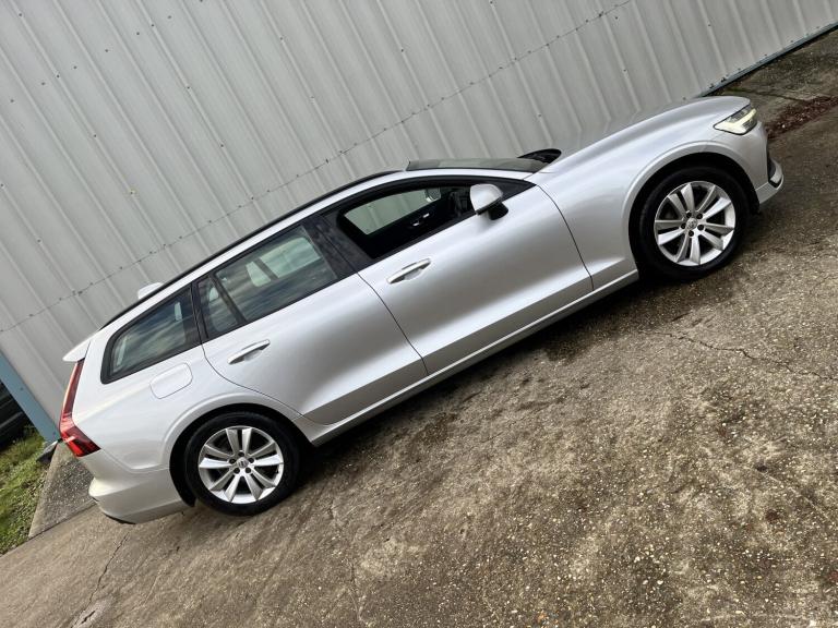 VOLVO V60 2.0 Momentum Plus D3 Silver Manual Diesel 2019